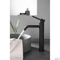 Wastafelkraan Wiesbaden Ribbd Opbouw XL Hoge Uitloop Mat Zwart -Hansgrohe Badkamerinterieur Winkel 29.5312 2wastafelkraan wiesbaden ribbd opbouw xl hoge uitloop mat zwart