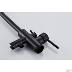 Badkraan Vrijstaand Boss & Wessing Nero Met Handdouche En Draaibare Uitloop Mat Zwart 9 Badkraan Vrijstaand Boss & Wessing Nero Met Handdouche En Draaibare Uitloop Mat Zwart -Hansgrohe Badkamerinterieur Winkel badkraan vrijstaand bws nero met handdouche en draaibare uitloop mat zwart detail1