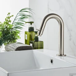 Fonteinkraan Gebogen Boss & Wessing Exclusive RVS -Hansgrohe Badkamerinterieur Winkel fonteinkraan gebogen boss wessing exclusive rvs sfeer2