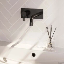 Inbouw Wastafelmengkraan Brauer Black Edition Coldstart Gebogen Uitloop Halfronde Hendel Links Mat Zwart Met Afdekplaat -Hansgrohe Badkamerinterieur Winkel inbouw wastafelmengkraan brauer black edition halfronde hendel gebogen uitloop geborsteld mat zwart met afdekplaat ssfeer