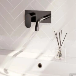 Hansgrohe Badkamerinterieur Winkel -Hansgrohe Badkamerinterieur Winkel inbouw wastafelmengkraan brauer gunmetal edition platte hendel gebogen uitloop geborsteld gunmetal met afdekplaat sfeer