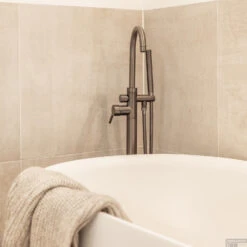 Vrijstaande Badkraan Boss & Wessing Cemal Mengkraan Gunmetal -Hansgrohe Badkamerinterieur Winkel koh29.7913 sfeer 1