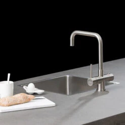 Kokendwaterkraan Selsiuz Steel Haaks RVS Inclusief Single Boiler -Hansgrohe Badkamerinterieur Winkel kokendwaterkraan selsiuz steel inclusief boiler rvs sfeer