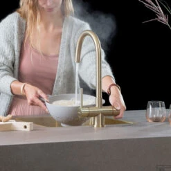 Kokendwaterkraan Selsiuz Steel Rond Gold Inclusief Single Boiler -Hansgrohe Badkamerinterieur Winkel kokendwaterkraan selsiuz steel round inclusief boiler goud sfeer 4