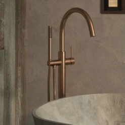Vrijstaande Badkraan Brauer Copper Met Handdouche Staafmodel Koper -Hansgrohe Badkamerinterieur Winkel vrijstaande badkraan brauer copper met handdouche staafmodel koper sfeer